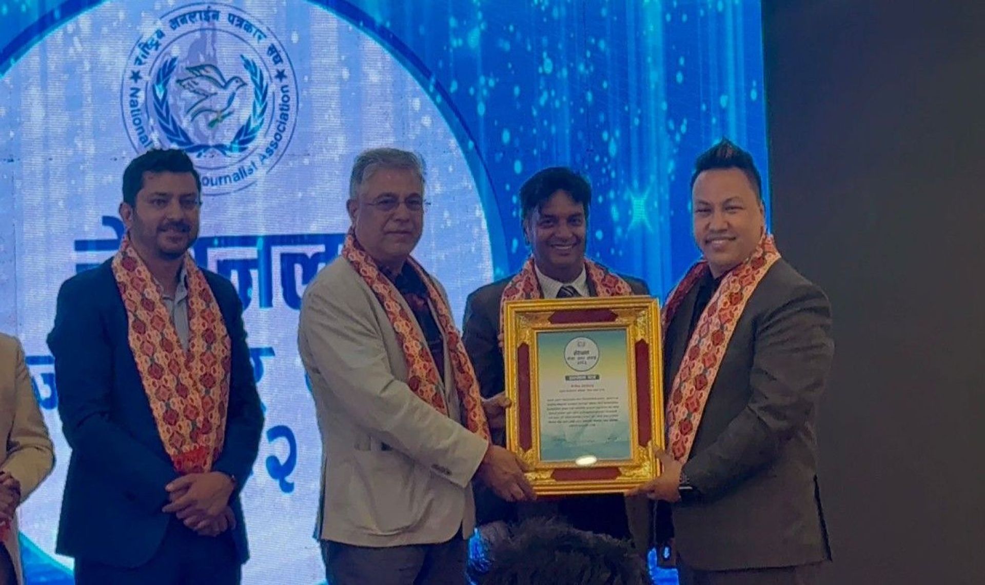 आईस्मार्ट एपका सीईओ विष्णु महर्जन ‘फिनटेक अनर अवार्ड’बाट सम्मानित